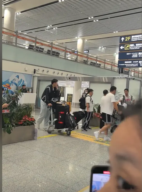 div, 友朱俊龙有, 的付出